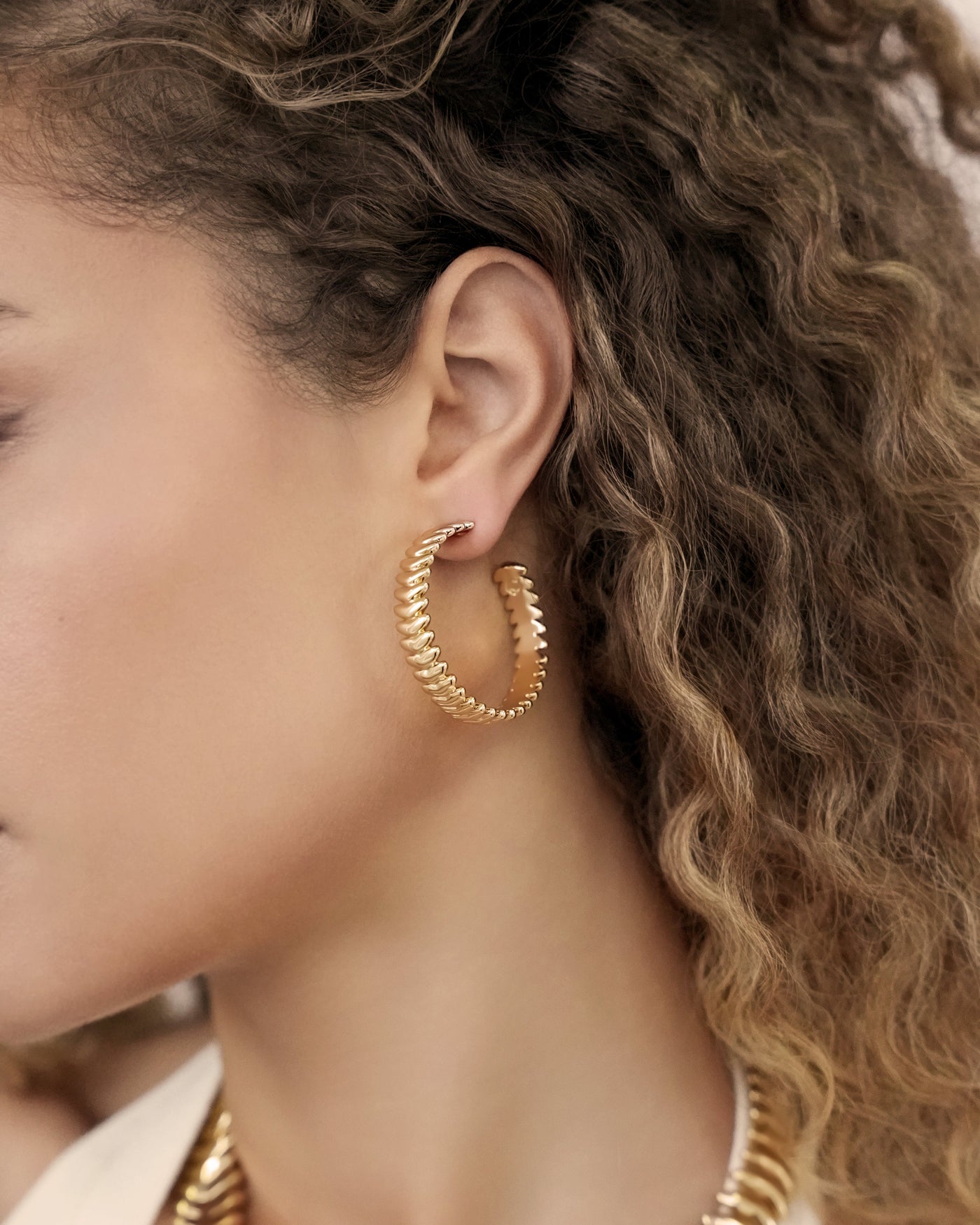 Large Metal Moderna Hoops