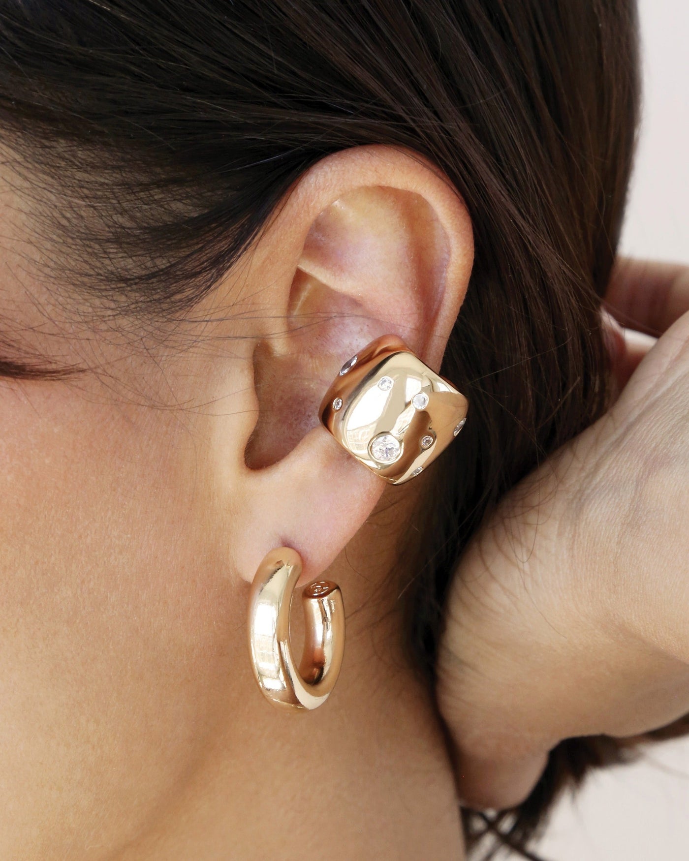 Scattered Crystal Chunky Ear Cuff