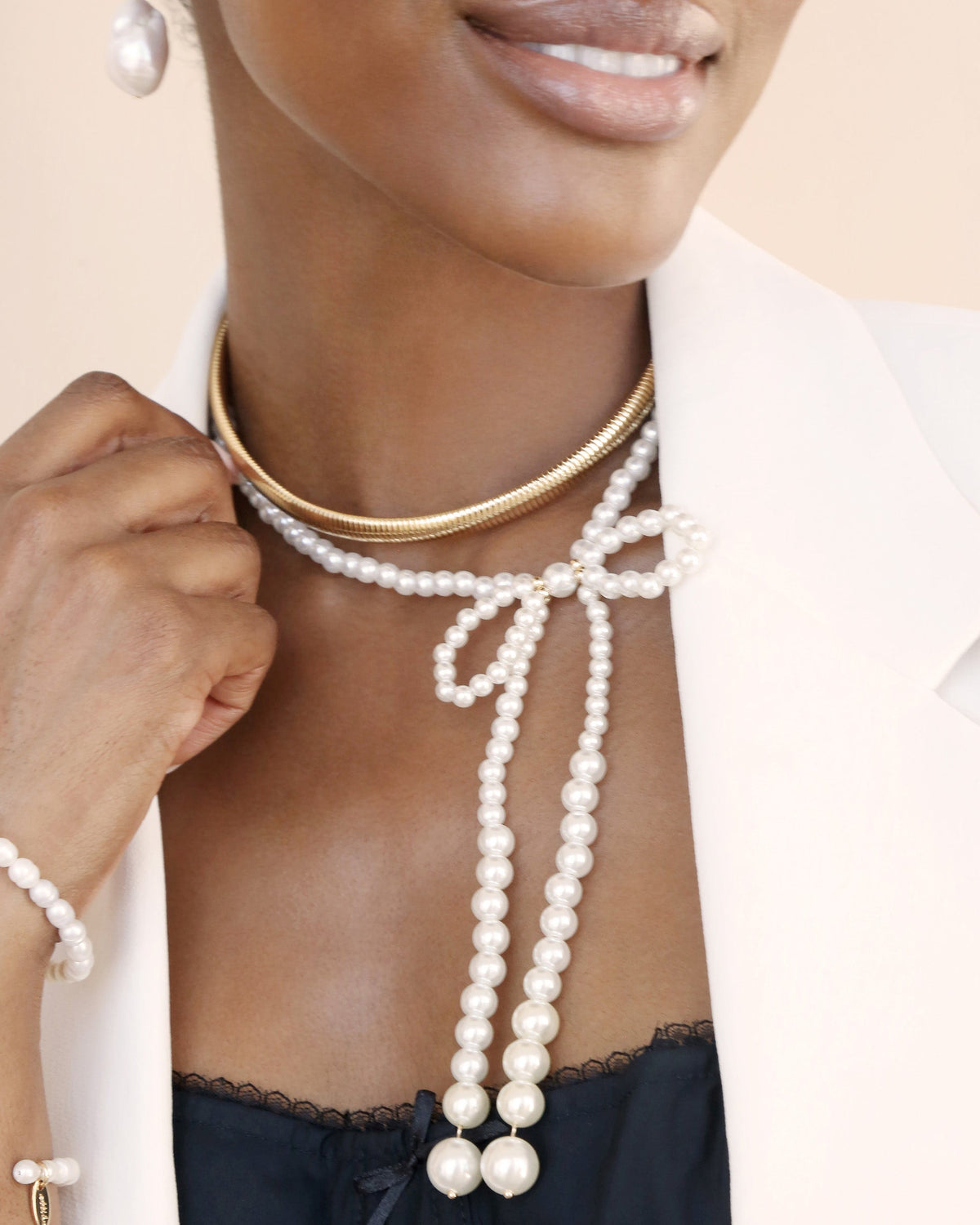 Venus Pearl Bow Necklace