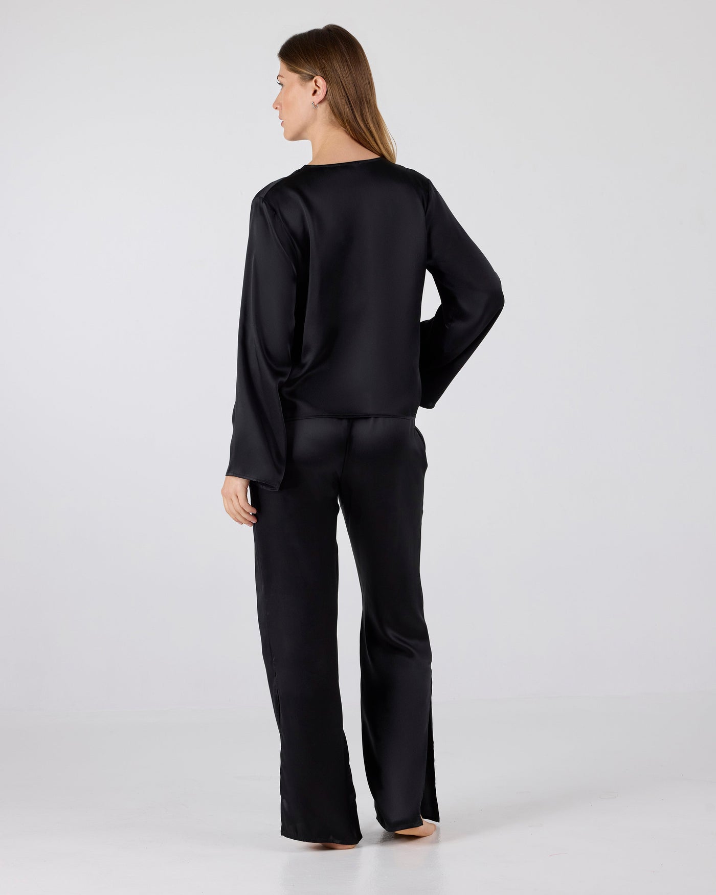 Amelia set Black