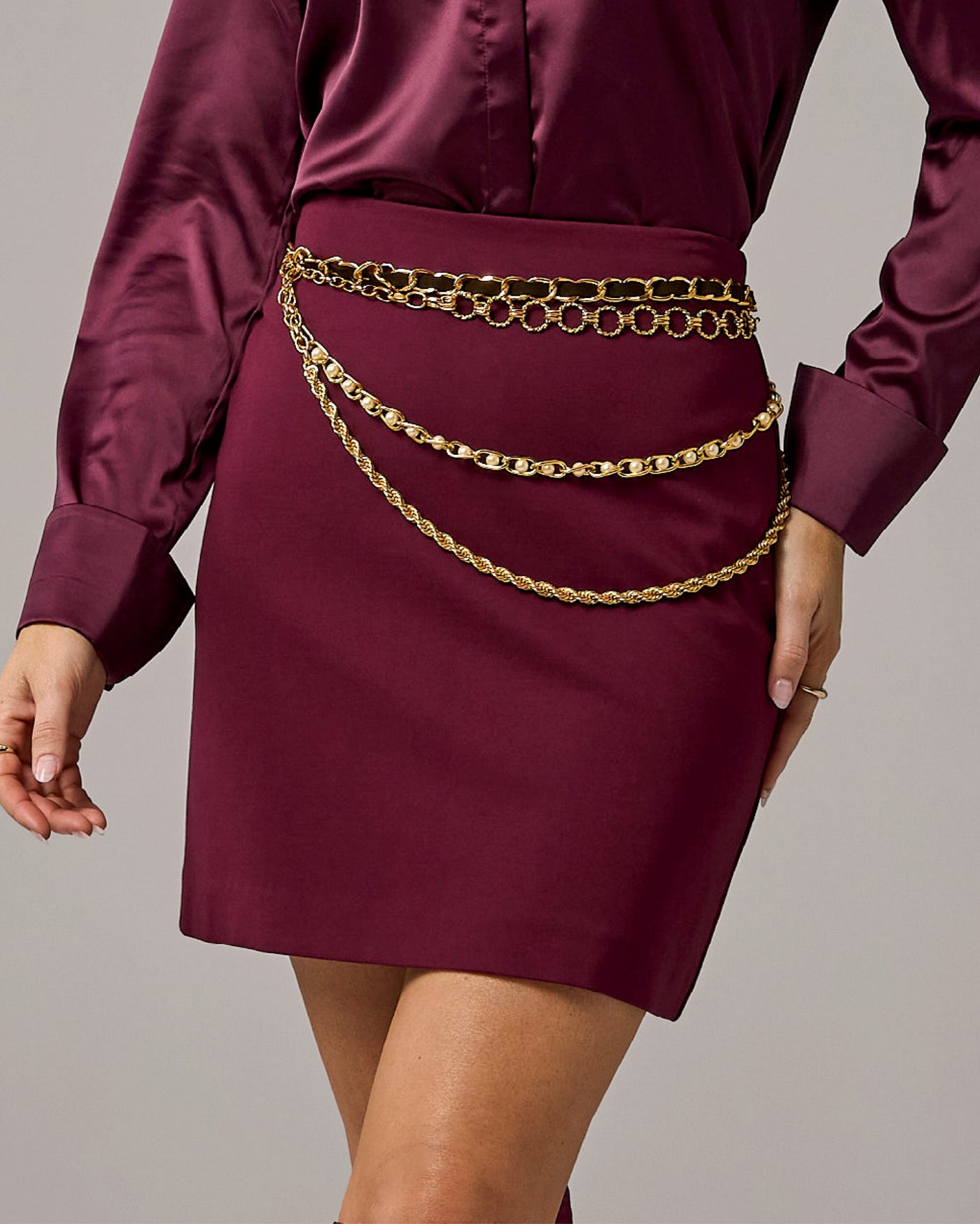 Pearl and Black Detail Chain Belt Gold