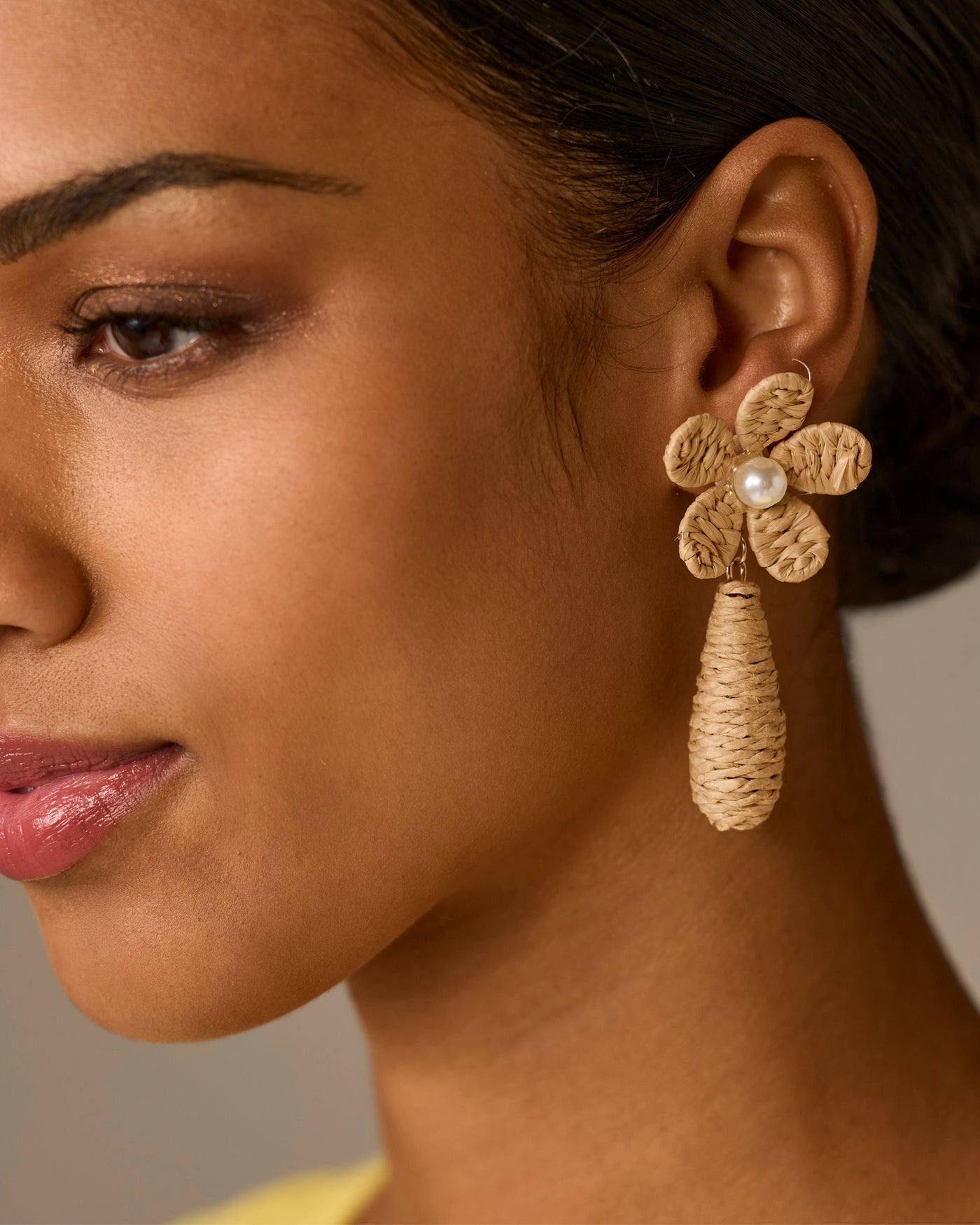 Flower Pearl Raffia Drop Earring Natural
