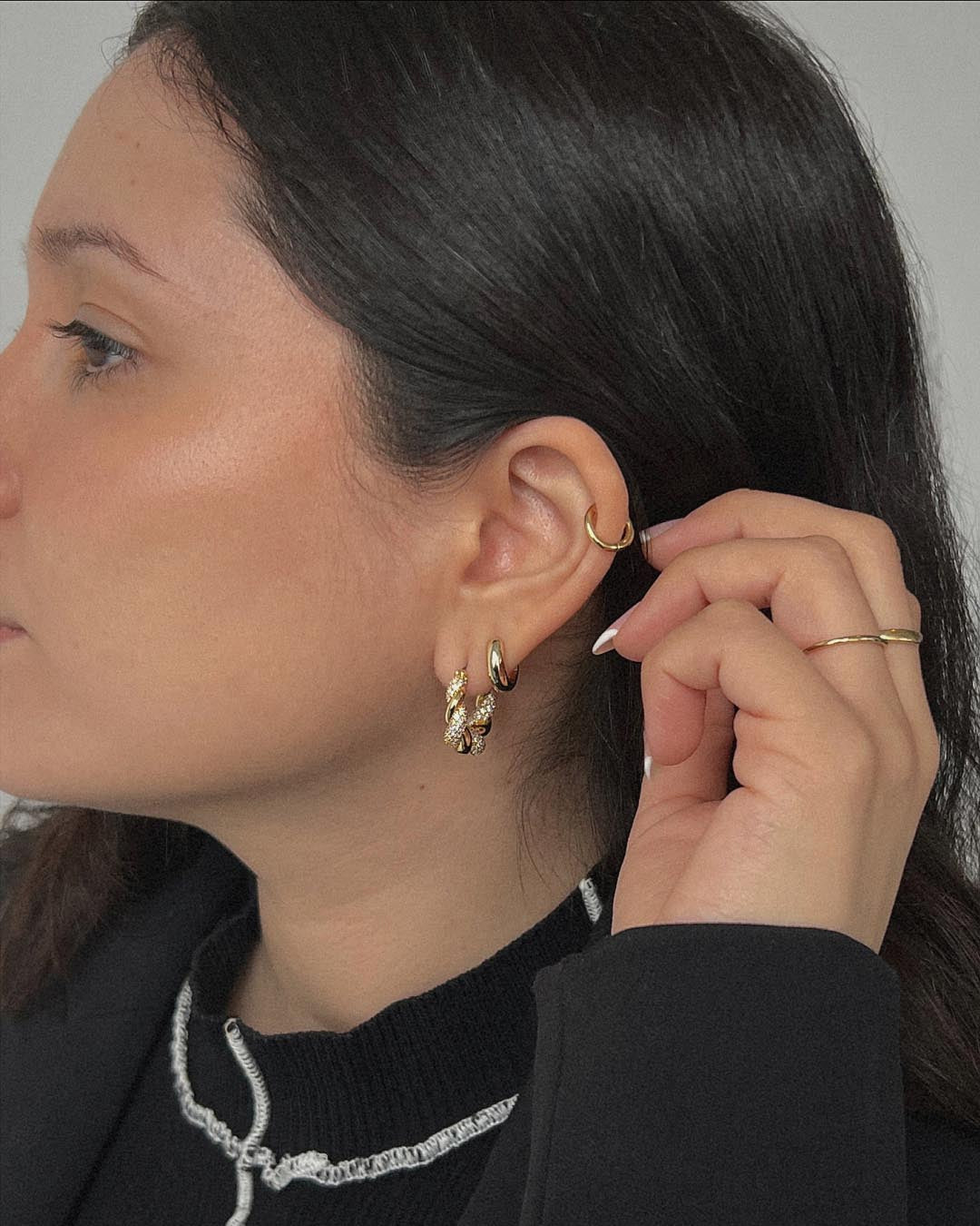 ana luisa◆シルバー＊ミニハギーフープピアス＊MINI HUGGIE Sterling Silver - Mini Huggie Hoops | Boston Proper