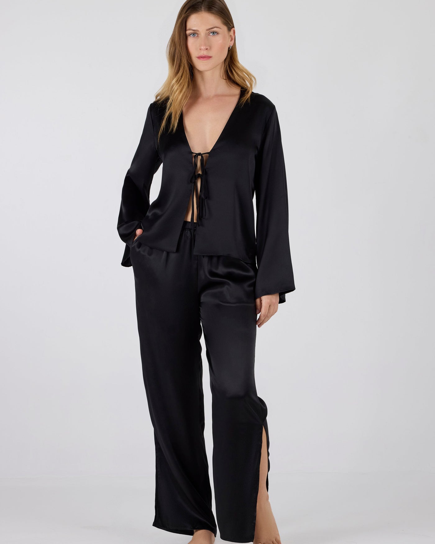 Amelia set Black