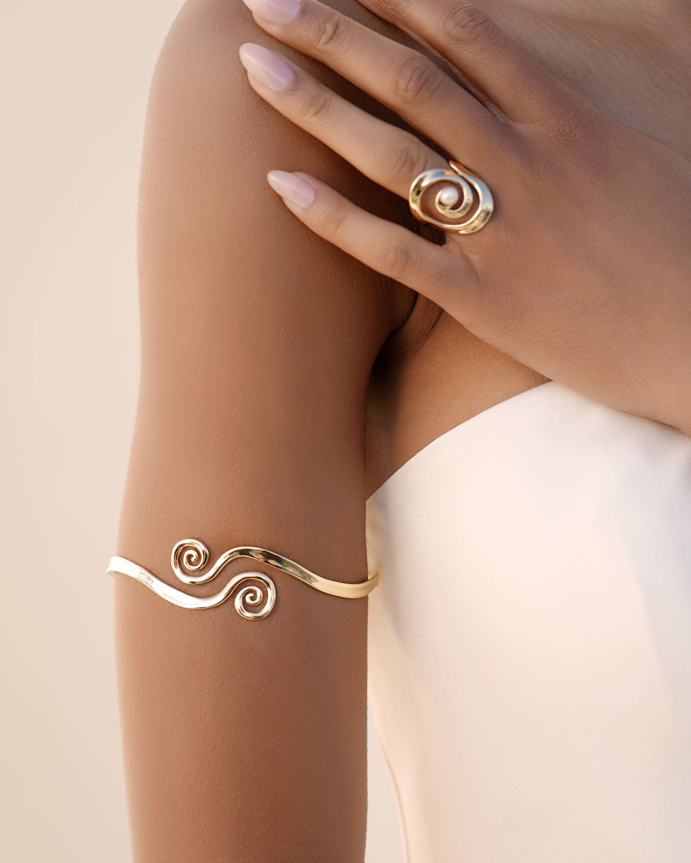 Intertwined Aura Arm Cuff