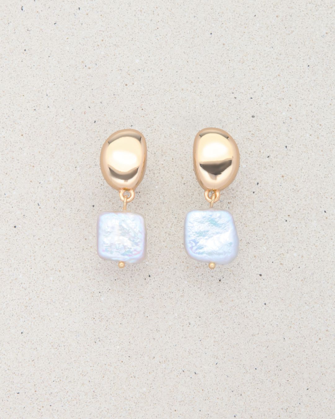 FRESHWATER PEARL PINA EARRINGS GOLD