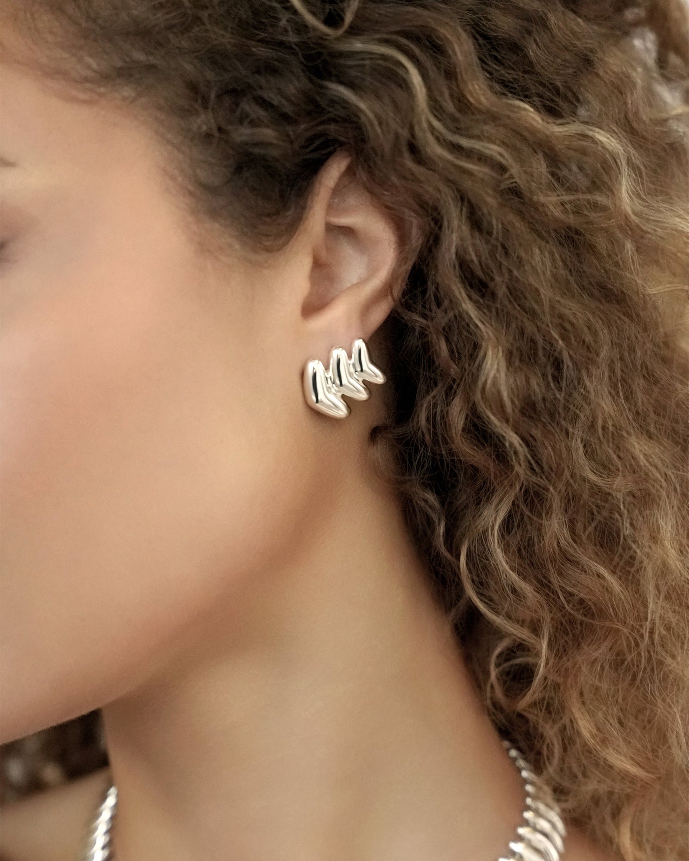 Metal Moderna Studs