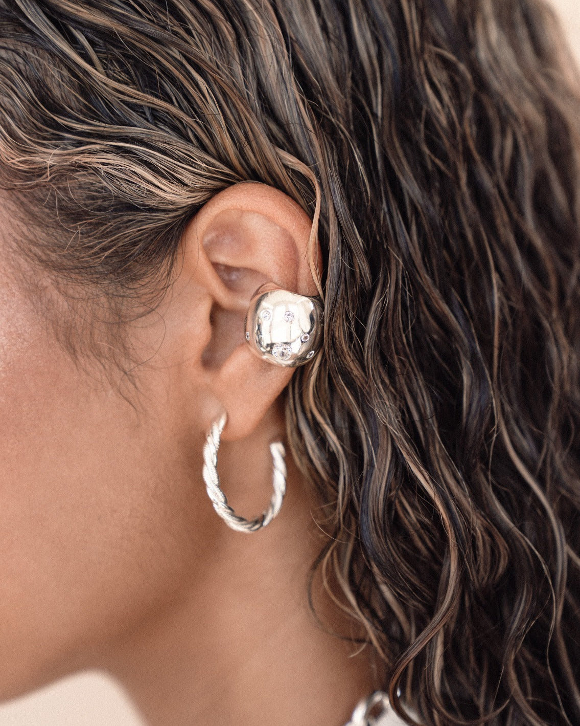 アクセサリー here's ICE EAR CUFF 501 Scattered Crystal Chunky Ear Cuff | Boston Proper