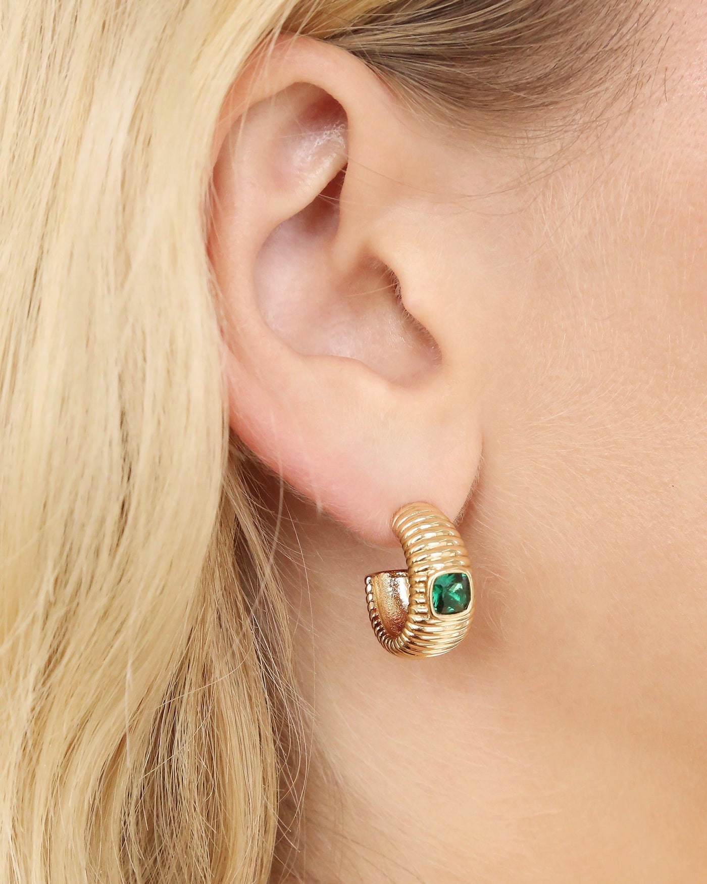 Ribbed Emerald Medium Hoops
