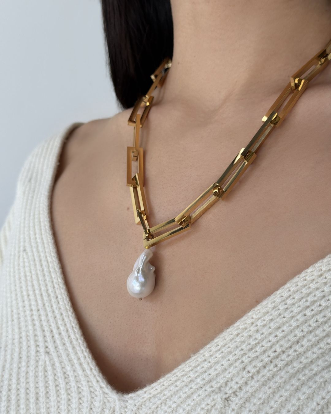 FRESHWATER PEARL TERRY NECKLACE