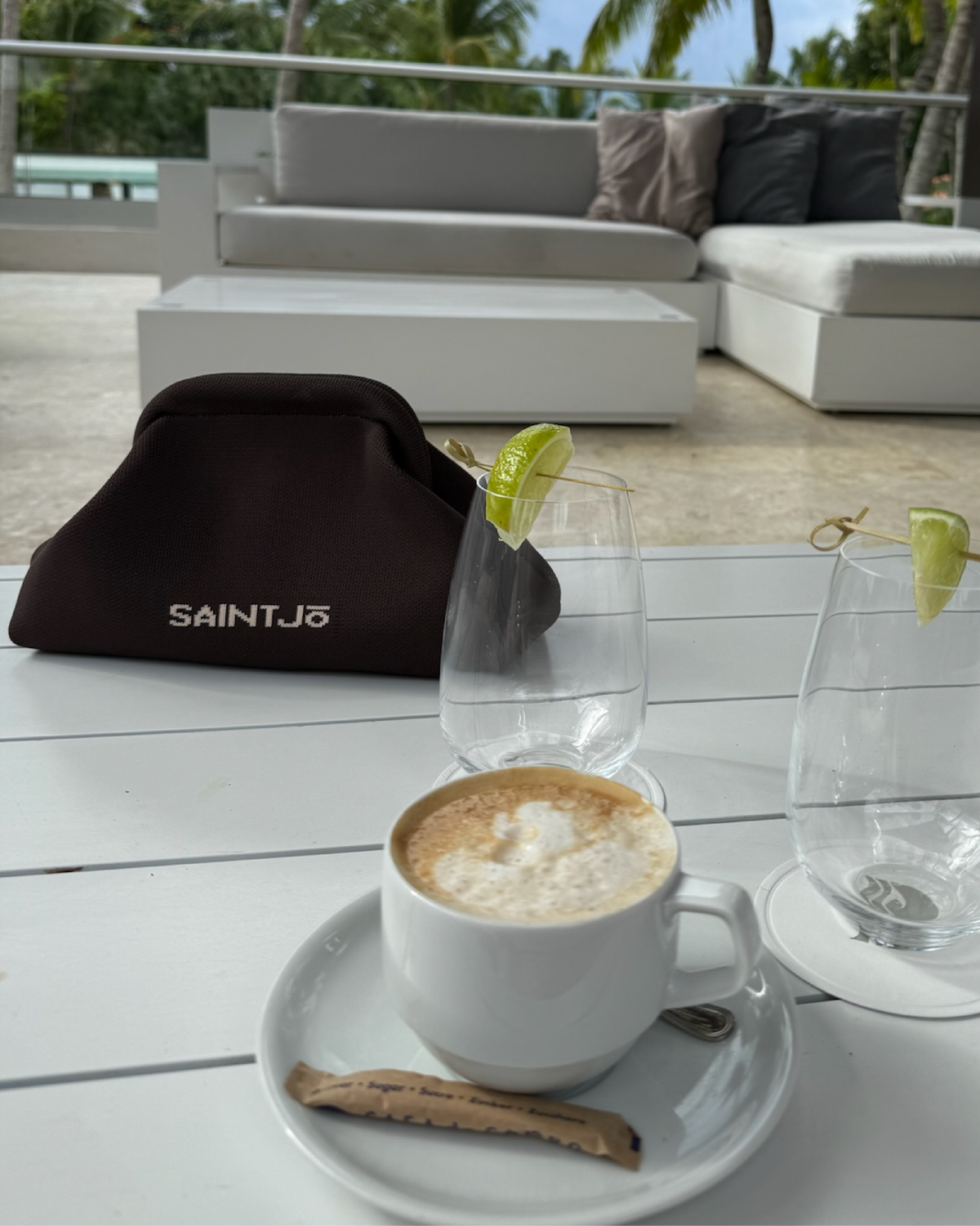 SIGNATURE CLUTCH